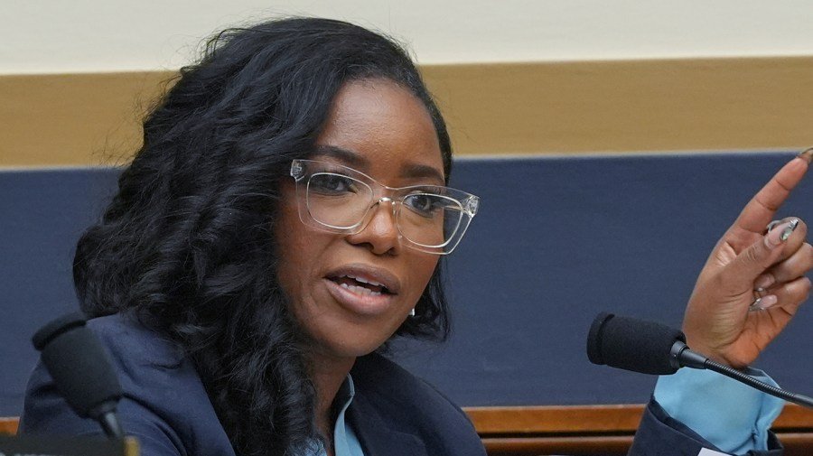 Crockett says Oversights Democrats will move to hold Bondi in contempt