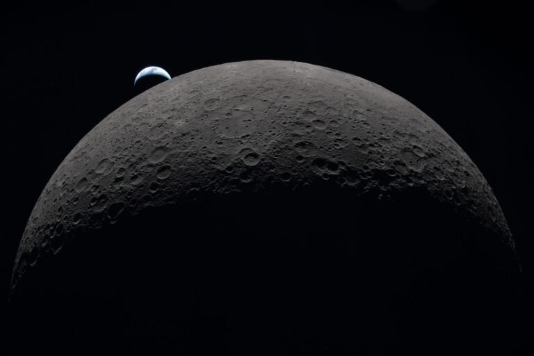 Artemis II Captures Spectacular Images of ‘Earthset’ from Deep Space