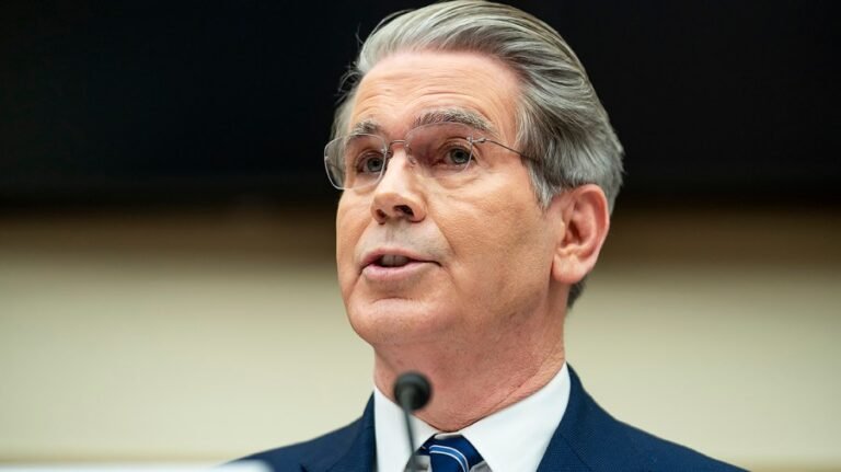 White House pushes cryptocurrency bill as midterms loom