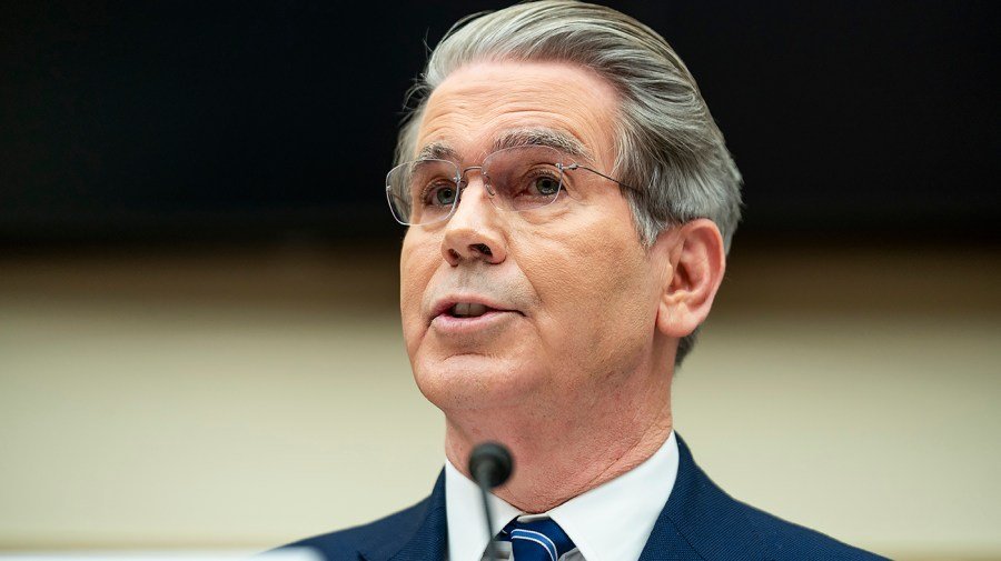 White House pushes cryptocurrency bill as midterms loom