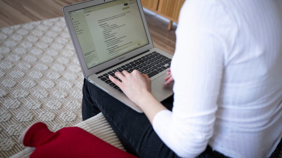 Beware Dr. Chatbot: Privacy laws don’t protect health care data from AI 