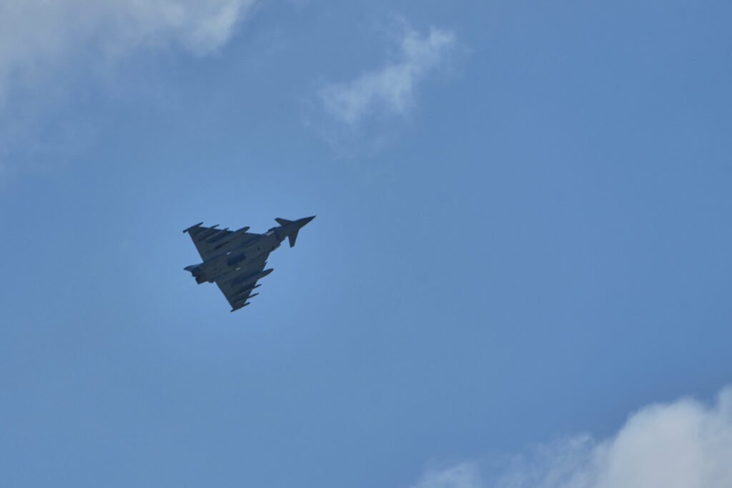 US military launches rescue mission for pilots who crashed in Iran