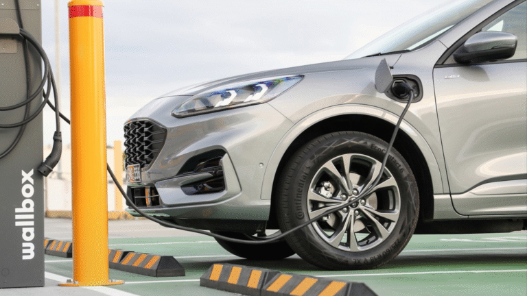 Ford's Only Plug-In Hybrid SUV In America Is Ideal For Those Who Refuse To Go Electric