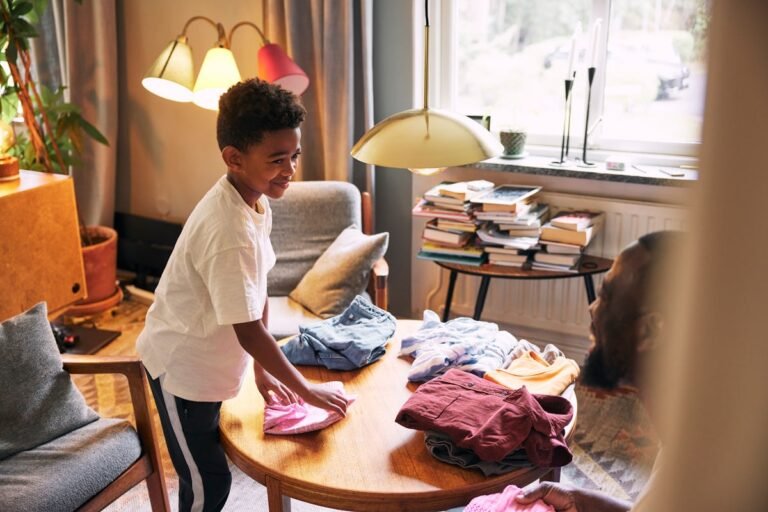 Do Kids Still Do Chores? One Parent Asked Reddit If Their Kid Was The Only One