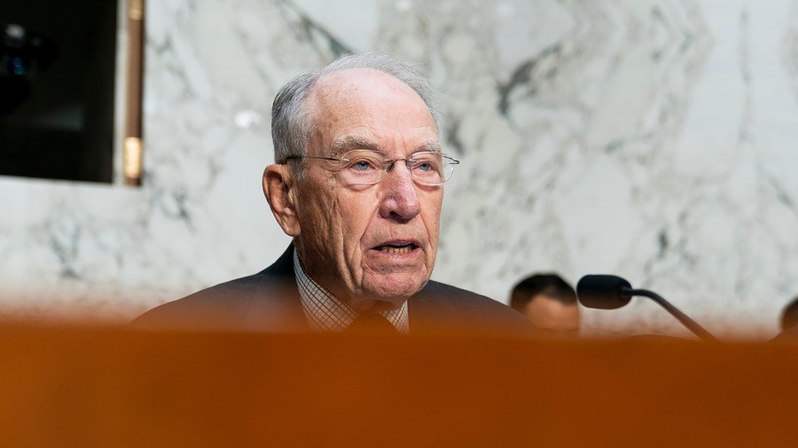 Grassley undergoes procedure to remove gallstones