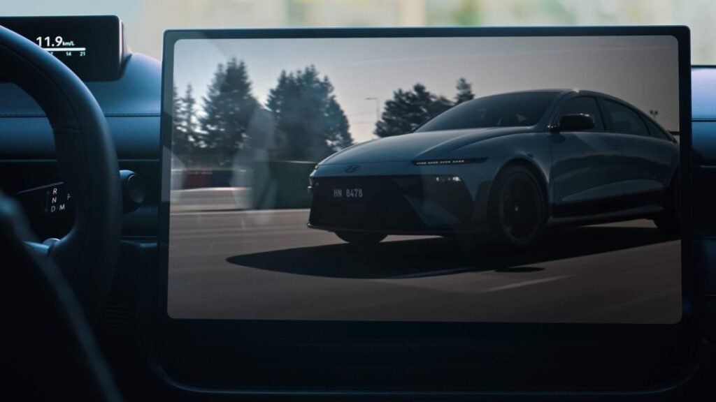 Hyundai's Snazzy New Infotainment System Keeps The One Thing Everyone Wants