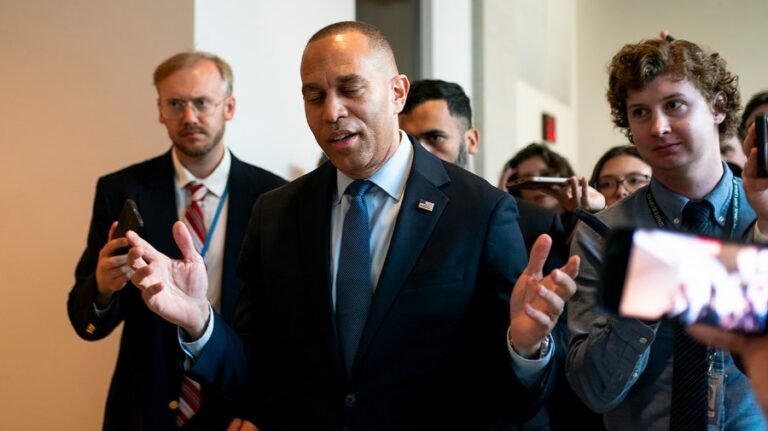 Jeffries says he’s 'deeply skeptical' of FISA extension without new privacy protections