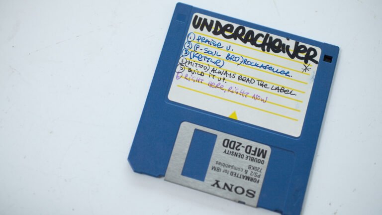 It Seems Your Tesla Will Recognize A 3.5-Inch Floppy Disk Drive