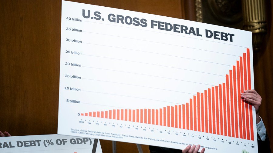US debt exceeds 100 percent of GDP 