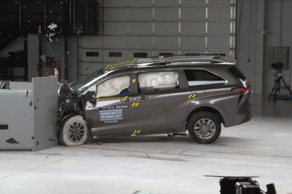 No Minivans Make IIHS Safety List as Rear-Seat Safety Falls Short
