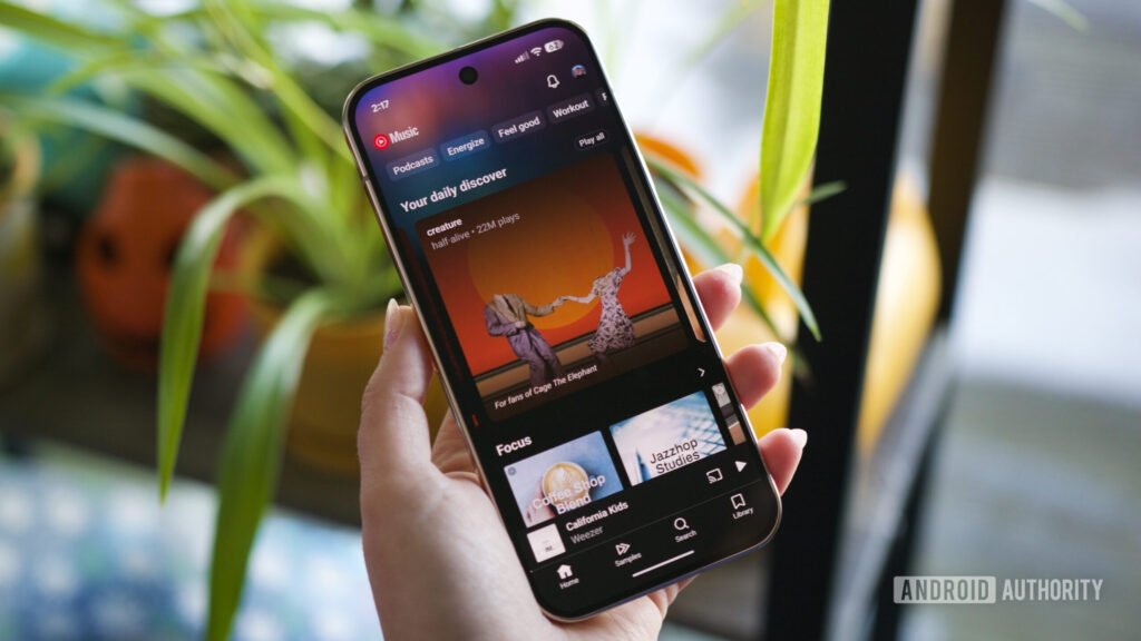 YouTube Music finally lets you get chatty while listening to albums