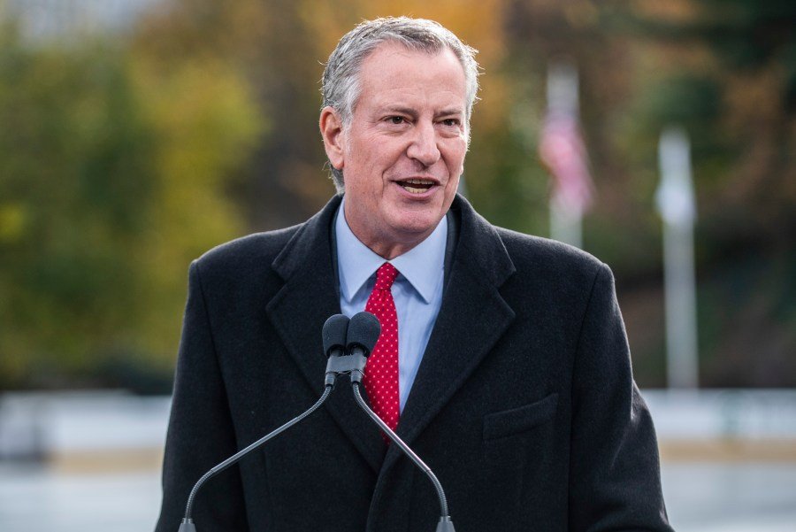 De Blasio: Newsom 'has played his cards the best for 2028' 