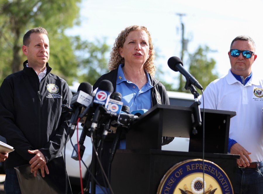 Wasserman Schultz running in redrawn Florida district 