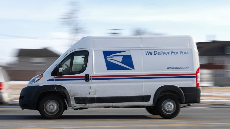 US Postal Service reports falling losses, revenue up