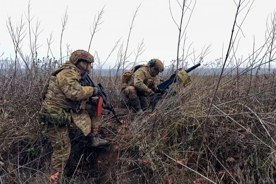 Almost half million Russian soldiers killed in Ukraine war, UK spy chief says