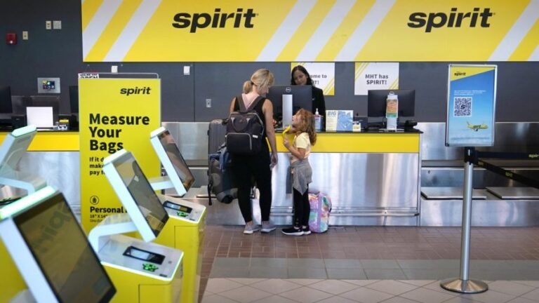 Spirit Airlines pulls plug on flights, moves toward closure