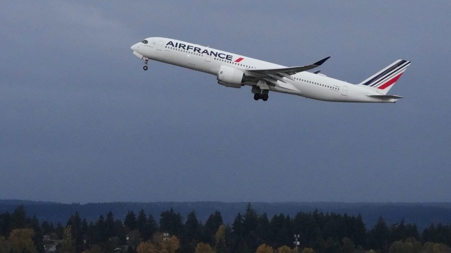 Detroit-bound flight diverted over Ebola-linked restrictions