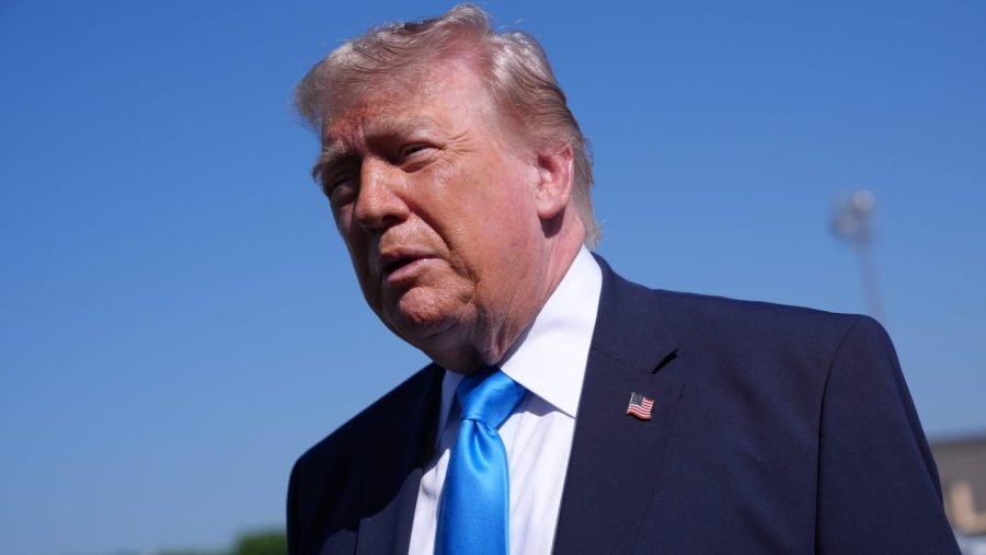 Trump's citizenship order for banks
