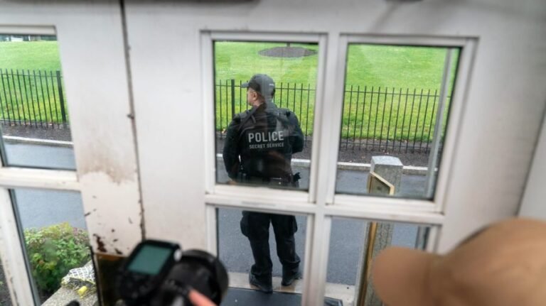 Secret Service respond after sounds of gunfire heard near the White House