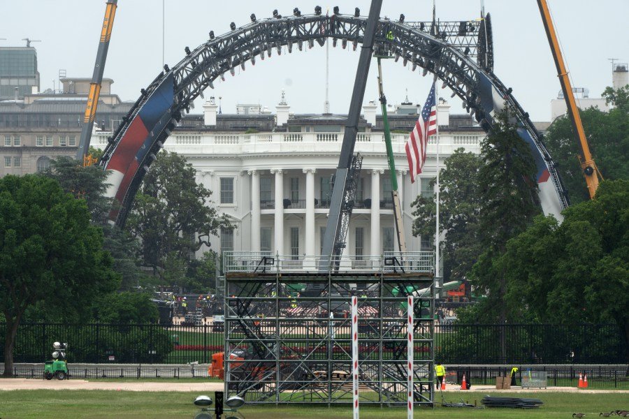 UFC ring construction work starts at White House to celebrate Trump's birthday
