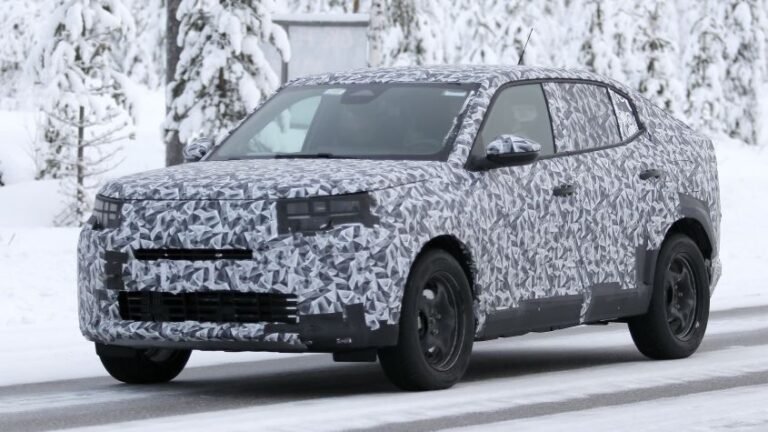 New Fiat Grizzly SUV spy shots and official images - pictures