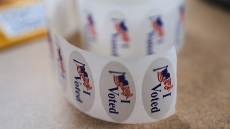 GOP, Trump face tough midterm odds: 5 things the polls reveal