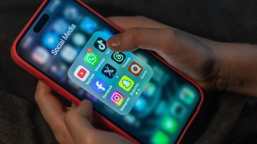 How little screen time should your kids have? Federal report offers guidance
