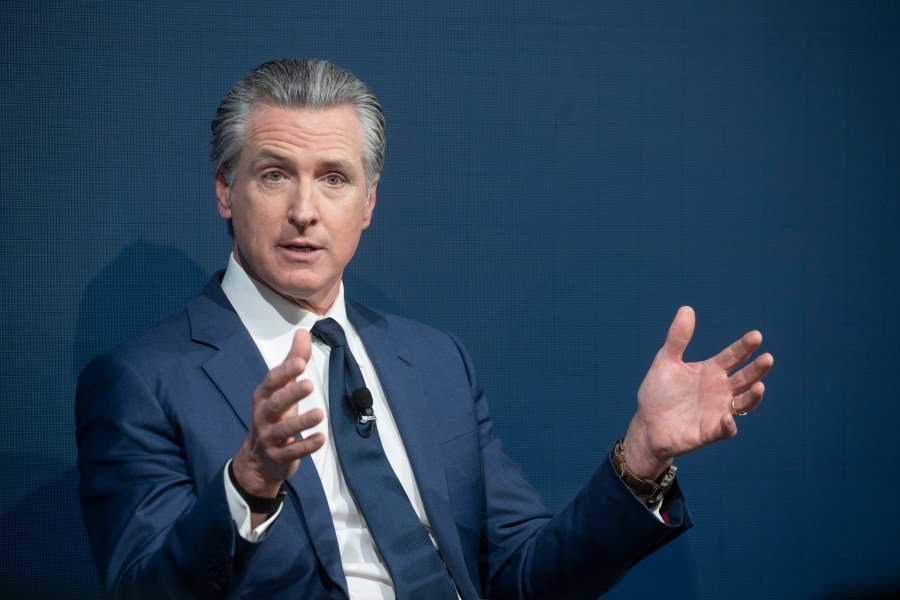 Newsom signs order aimed at tackling AI job displacement