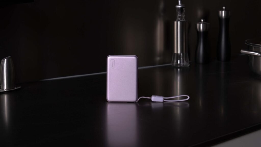 This magnetic charger squeezes 25W wireless speeds into a half-inch design