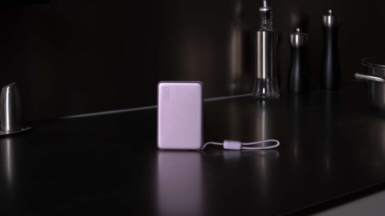 This magnetic charger squeezes 25W wireless speeds into a half-inch design