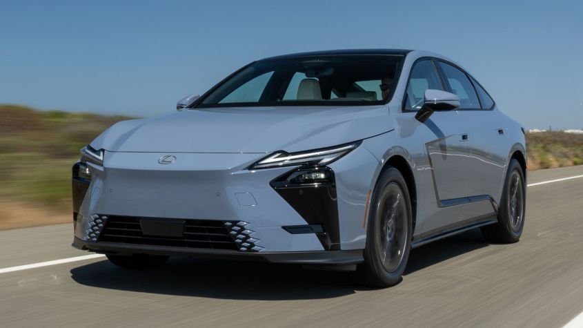 New Lexus ES 2026 review: electric exec falls short of the BMW i5