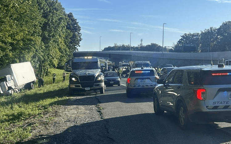 At least 5 dead after crash involving bus, 6 vehicles on I-95 in Virginia: police