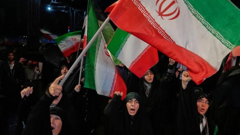 US-Iran tensions rise, putting peace talks at risk