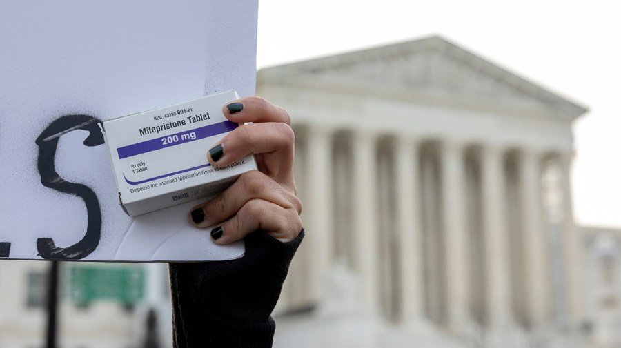 Supreme Court preserves abortion pill access over Alito, Thomas dissents 