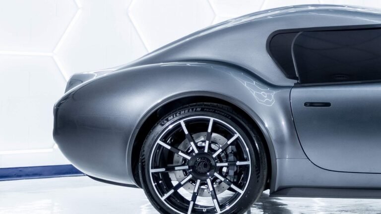 AC's New Cobra Is A Supercharged Supercar Carroll Would Be Proud Of