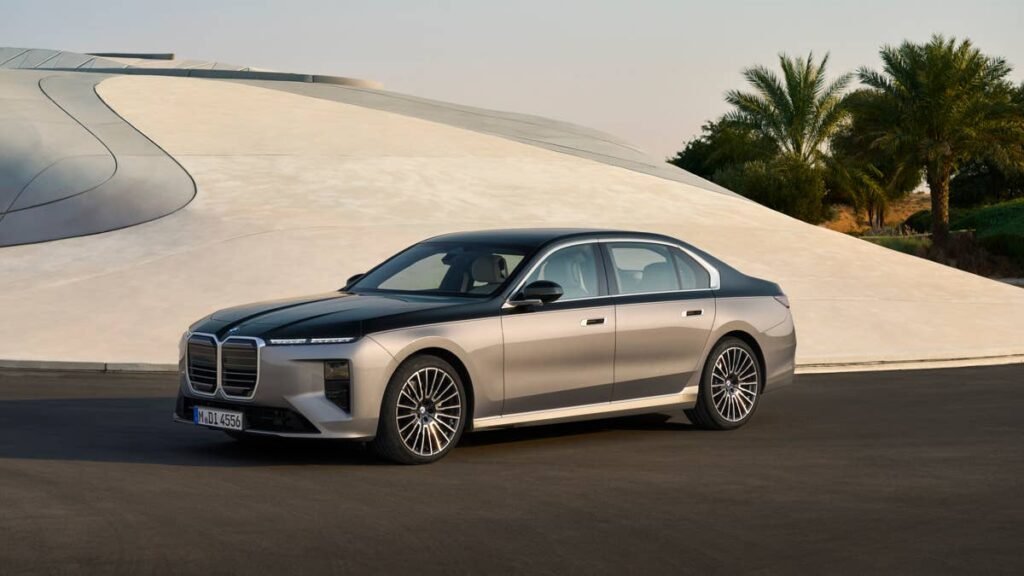 BMW Put Neue Klasse Tech In The 7 Series, And It’s Absurd In The Best Way