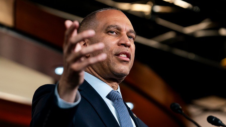 Hakeem Jeffries a 'Hard No' on a Trump $250 bill: 'Get over yourself'