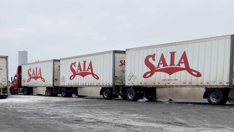 These States Allow Semi Trucks To Pull Three Trailers