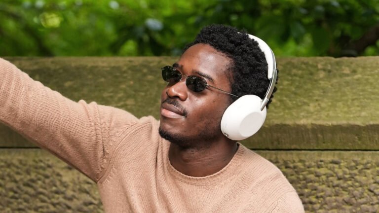 A celebrity just revealed Sony’s super premium 1000X headphones as a fashion flex