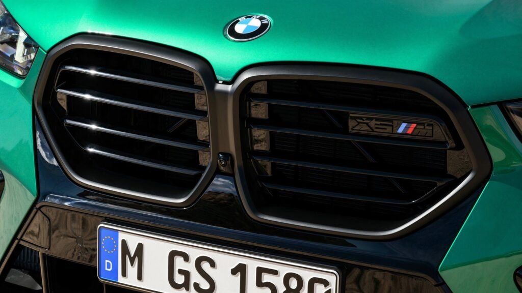 Fast People Movers: BMW X5 M vs. M5 Touring