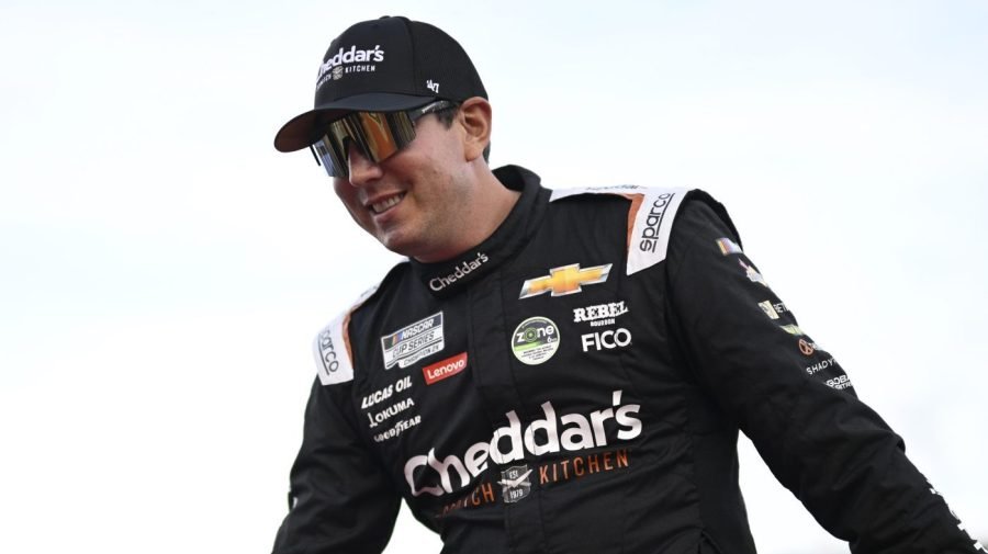 Kurt Busch shares message of mourning after death of Kyle: 'Rest easy, little brother'