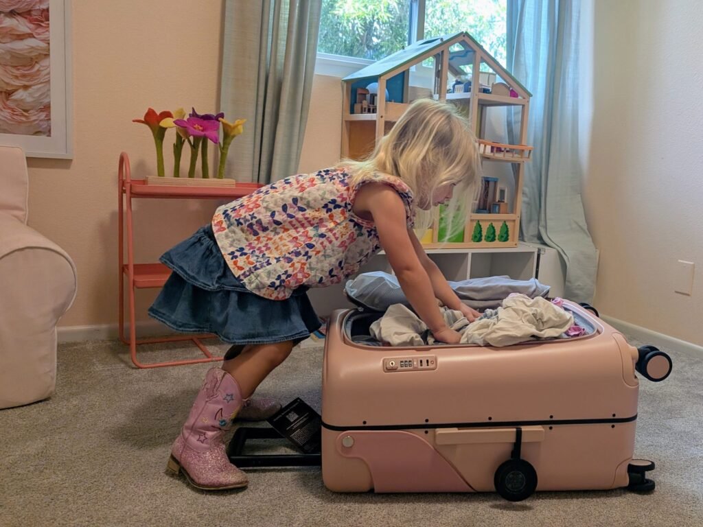 I taught my 3-year-old how to pack her own bag. I want her to be independent.
