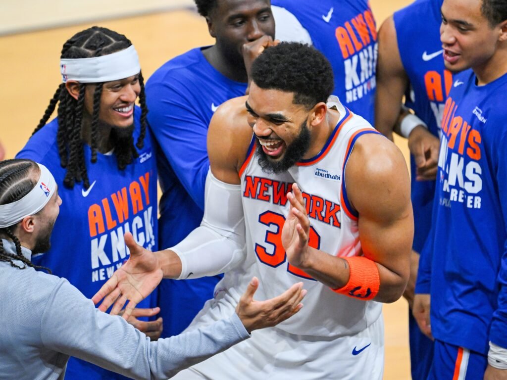 An NYC bar promised free drinks if the Knicks win. Its owner is using Kalshi to hedge the risk.