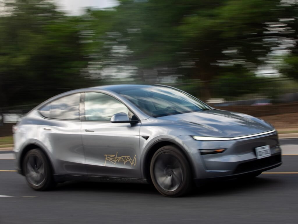 Tesla expands service area of unsupervised robotaxis in Austin