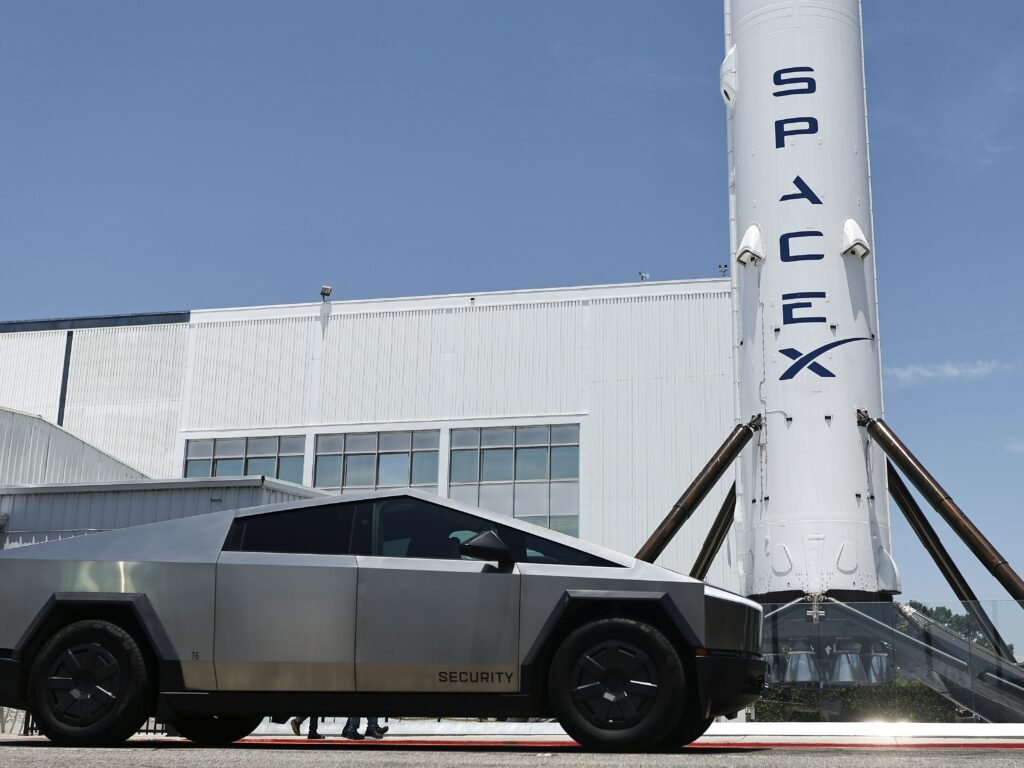 JPMorgan CEO Jamie Dimon rolled out the red carpet for Elon Musk ahead of SpaceX's IPO