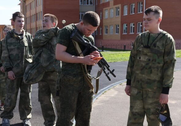 Russian high schools now require 17 hours of basic military training classes for 6th to 11th grade