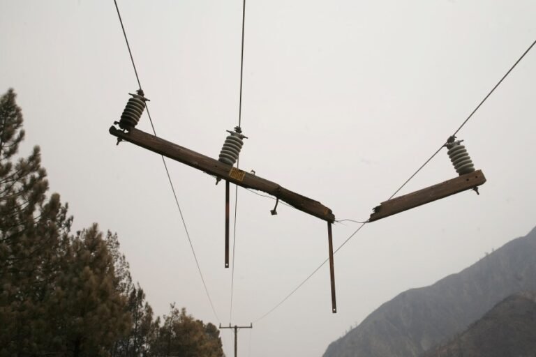 The bipartisan wildfire bill is ready. Oregon's US senators should help pass it.