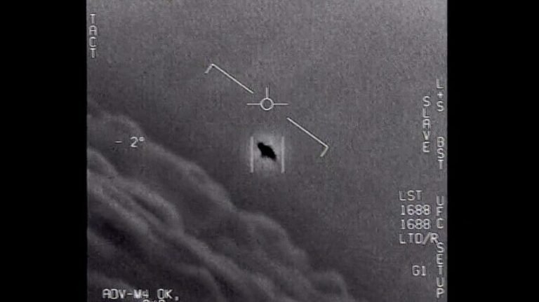 US military stumped by UFO sightings over bases: Ex-defense official