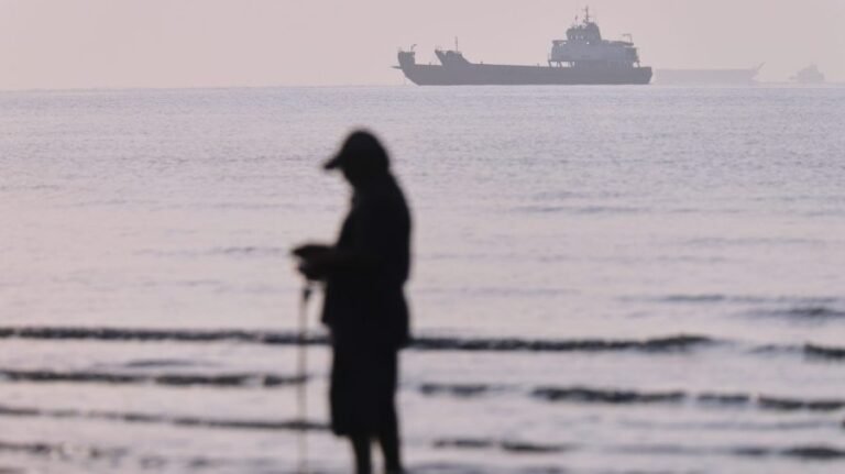 Iran launches retaliatory strikes on Bahrain after latest US attacks