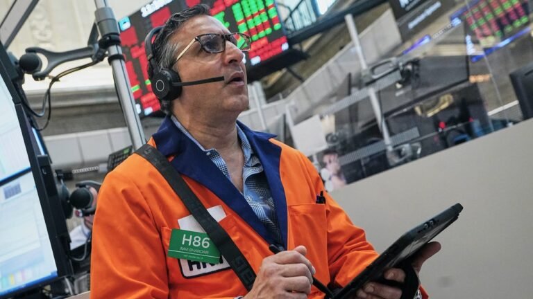 Dow gains 900 points as oil prices ease, while AI stocks keep Wall Street in check